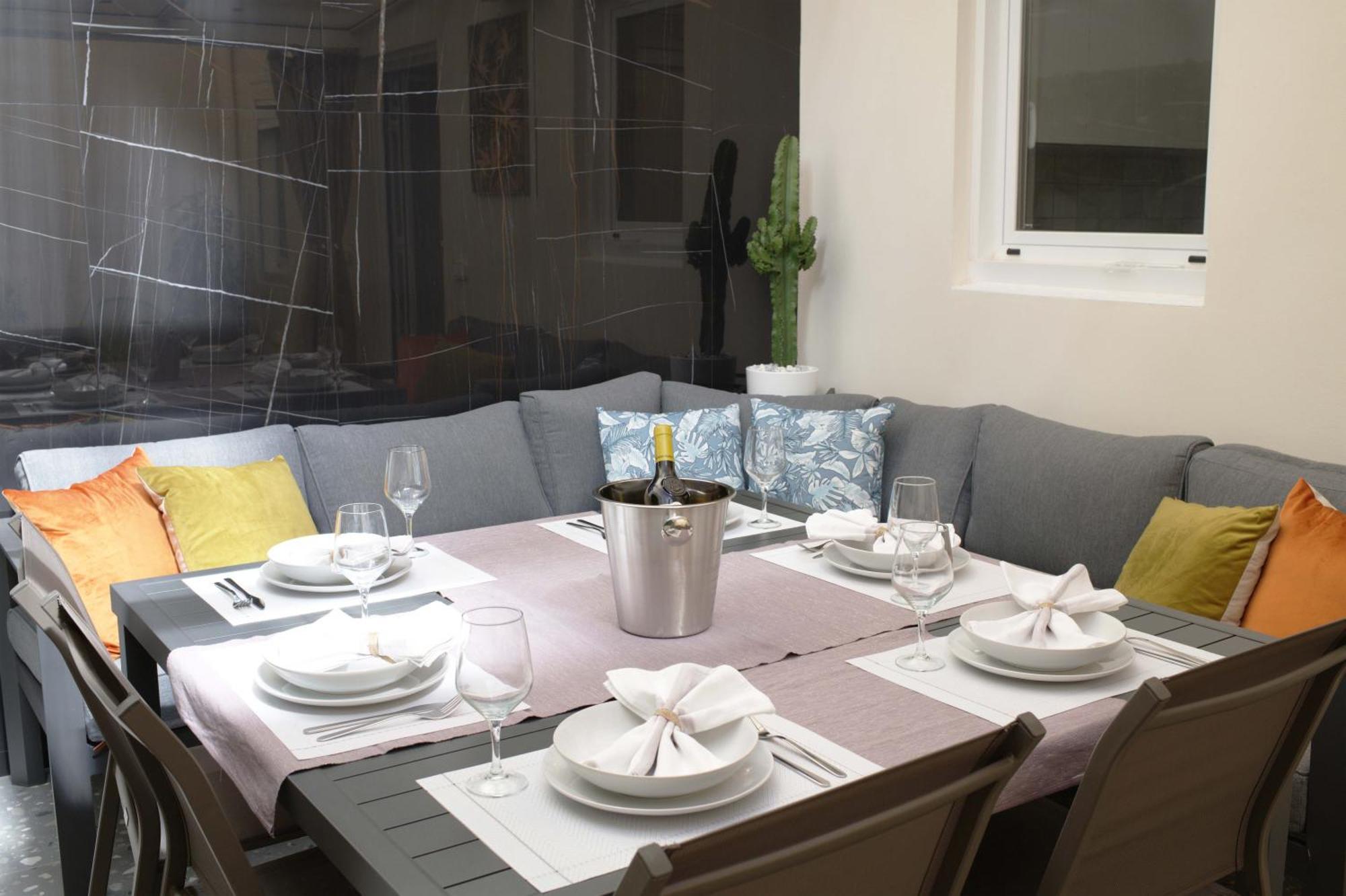 Boutique Plaza Catalonia Suites Cornella Cornella de Llobregat Bagian luar foto