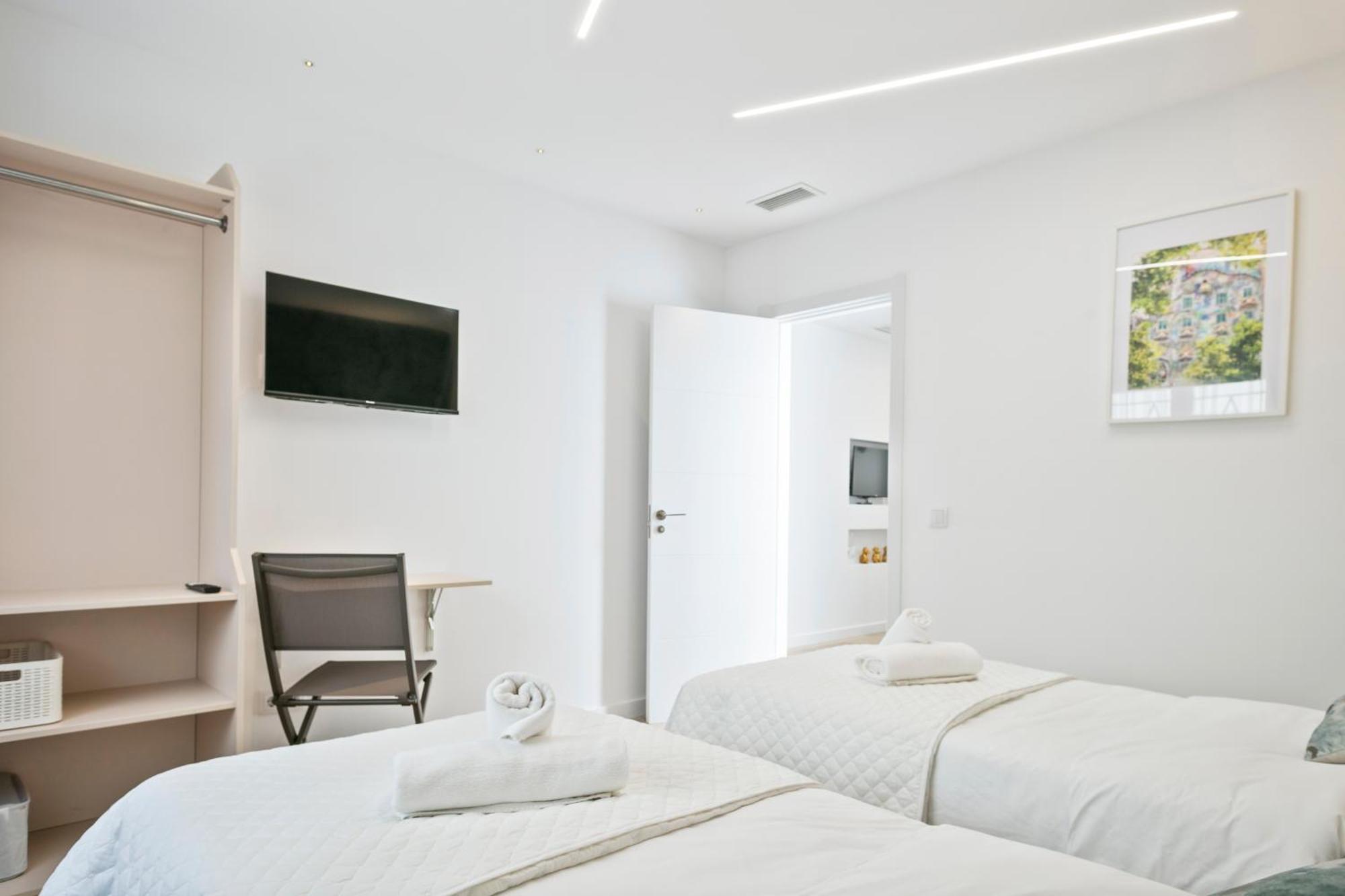 Boutique Plaza Catalonia Suites Cornella Cornella de Llobregat Bagian luar foto