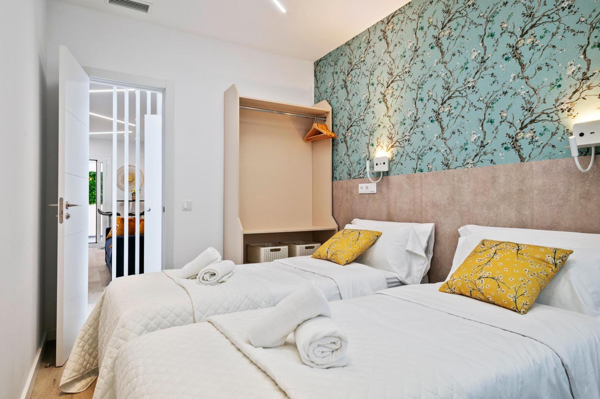 Boutique Plaza Catalonia Suites Cornella Cornella de Llobregat Bagian luar foto