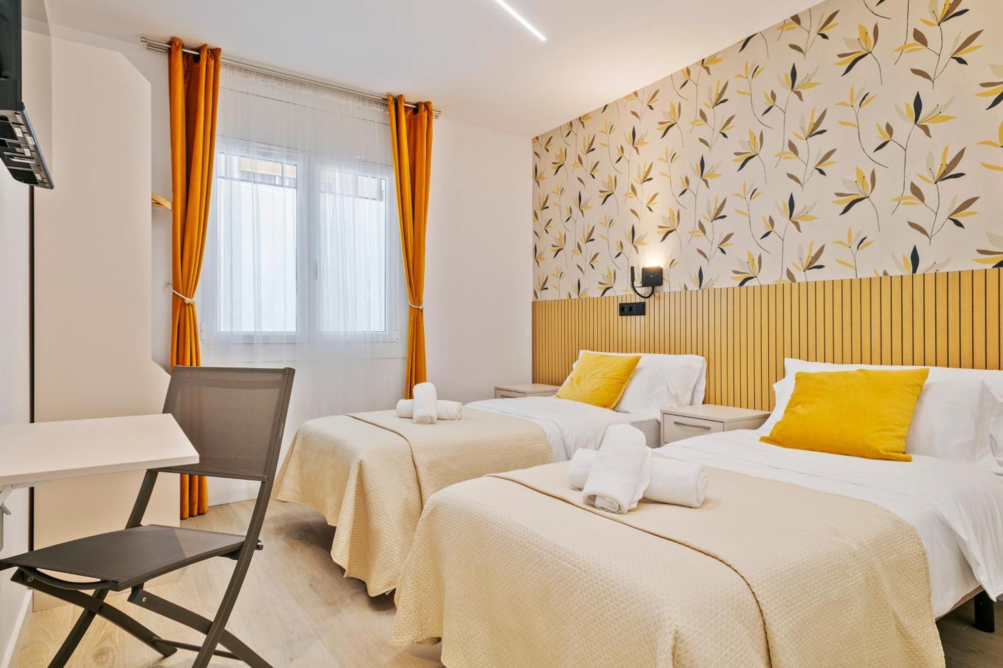 Boutique Plaza Catalonia Suites Cornella Cornella de Llobregat Bagian luar foto